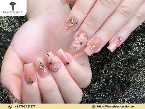 Nail vẽ hoa hồng quyến rũ