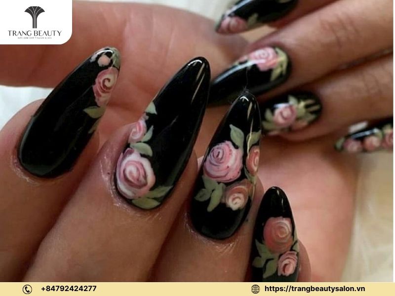 Mẫu nail vẽ hoa rất đẹp tone đen