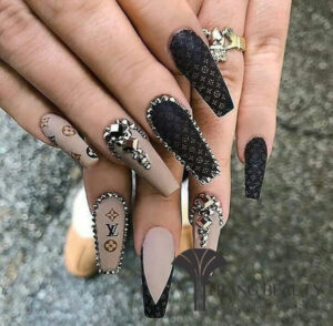 Mẫu nail đính đá sang trọng