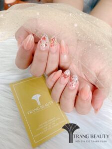 Mẫu ẩn hoa khô nail đẹp nhẹ nhàng, dịu dàng
