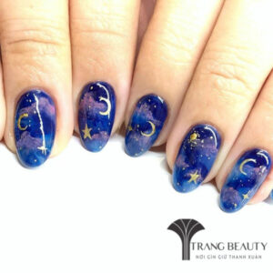 Một mẫu nail Galaxy ấn tượng