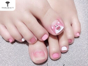 Nail gấu dâu kết hợp móng trơn