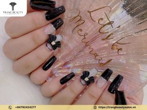 Mẫu nail đen nhám cực cá tính